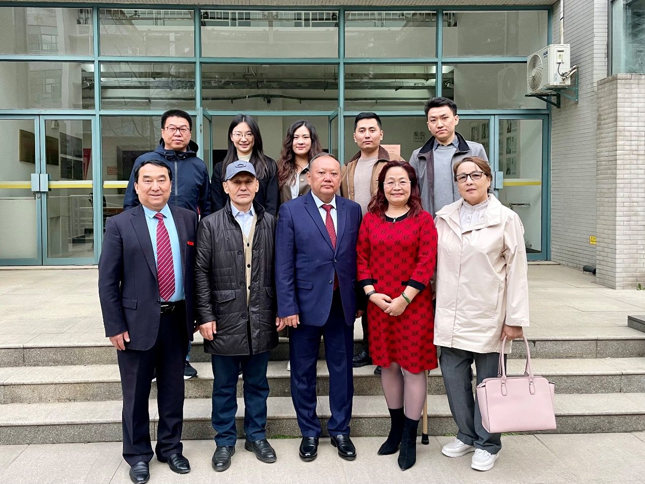 哈萨克斯坦高等教育部直属东方研究院一行来访交流